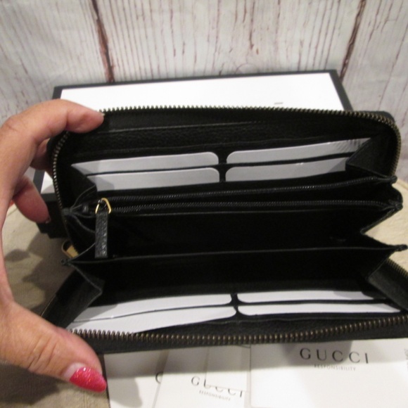 new GUCCI LOGO Black women's  LEATHER Zip Around Wallet w/ plenty of compartment - Picture 12 of 15